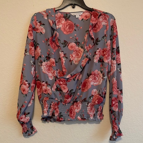 Counterparts Tops - Cute women’s top with floral patterns